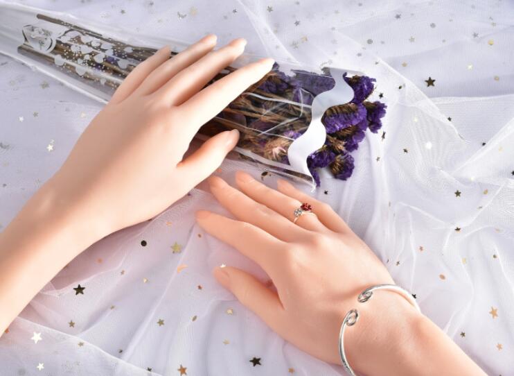 2025 本物の女性の手マネキン、ボディボーンネイルマニキュ - Body Jewelry Plus のレビューと価格